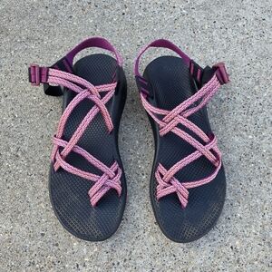 Chaco Women's Pink Braided Strap Sandals on Black Footbed